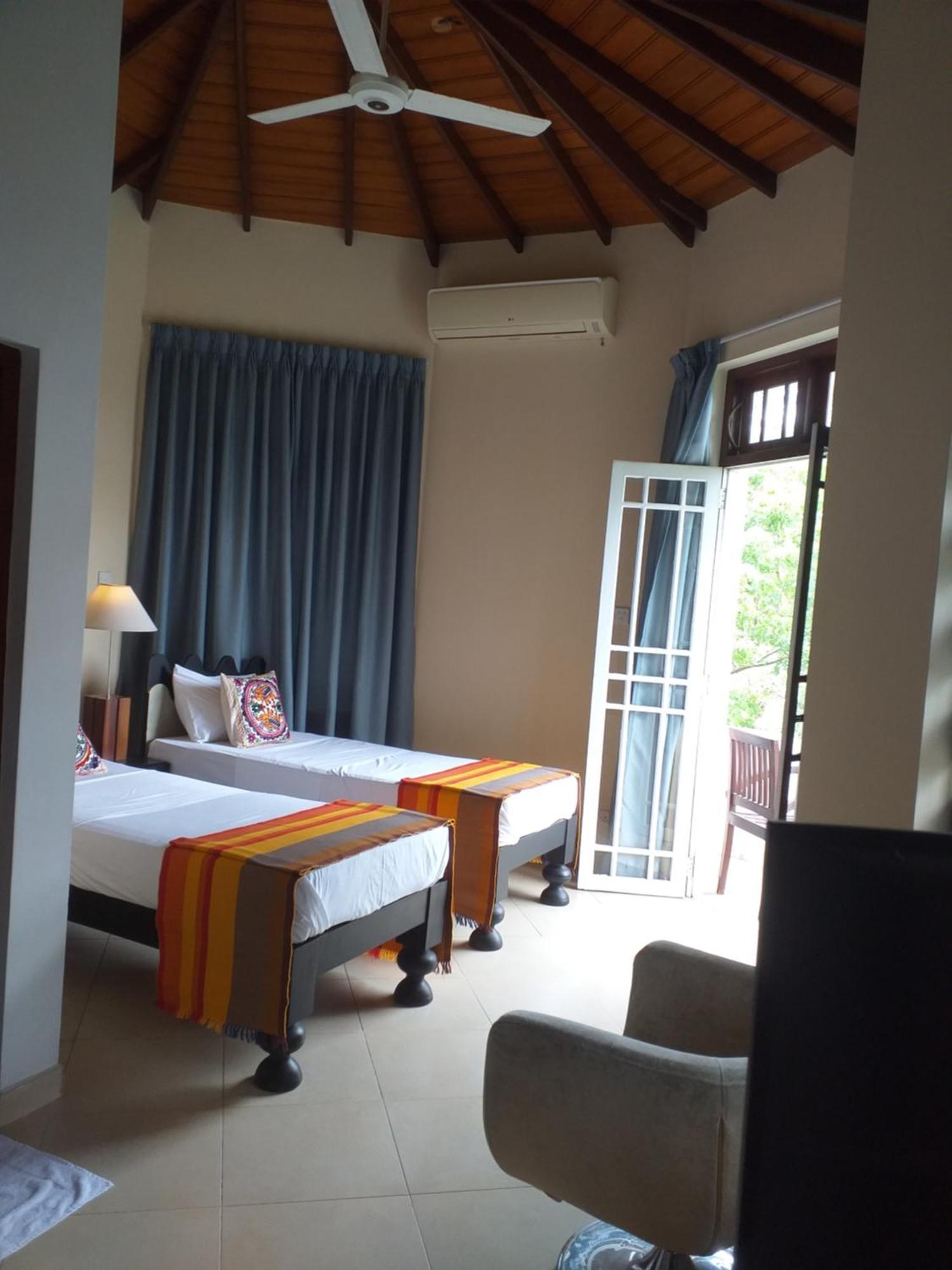 Crown Hills Kandy Inn מראה חיצוני תמונה